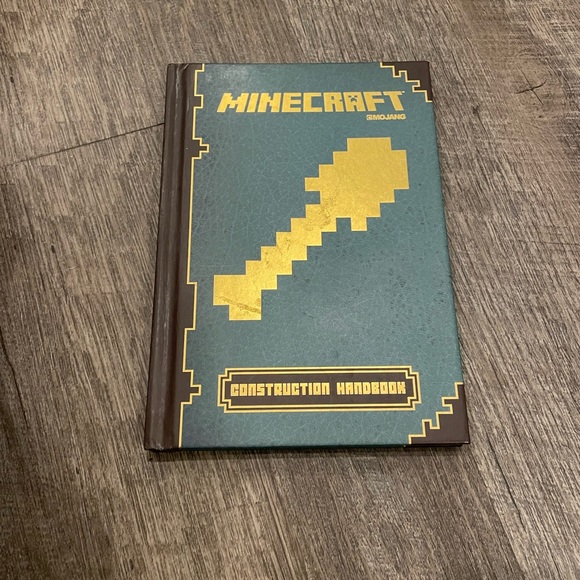 Minecraft Medieval Fortress, Combat and Construction handbooks 3 books - Picture 2 of 7